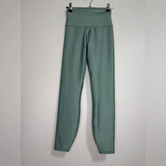 ALO Yoga Women's Leggings in Sage Green - Picture 2 of 3
